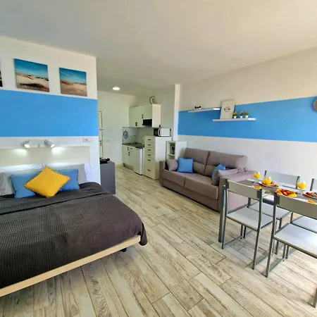 Lovely Blue With Ocean View And Pool, Paraiso 918 Будинок відпочинку