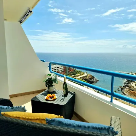 Будинок відпочинку Lovely Blue With Ocean View And Pool, Paraiso 918 Адехе