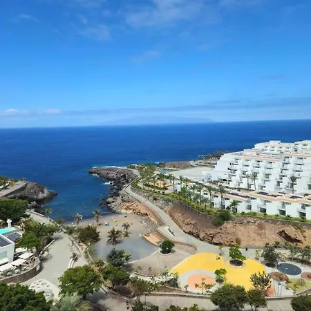 Будинок відпочинку Lovely Blue With Ocean View And Pool, Paraiso 918 *